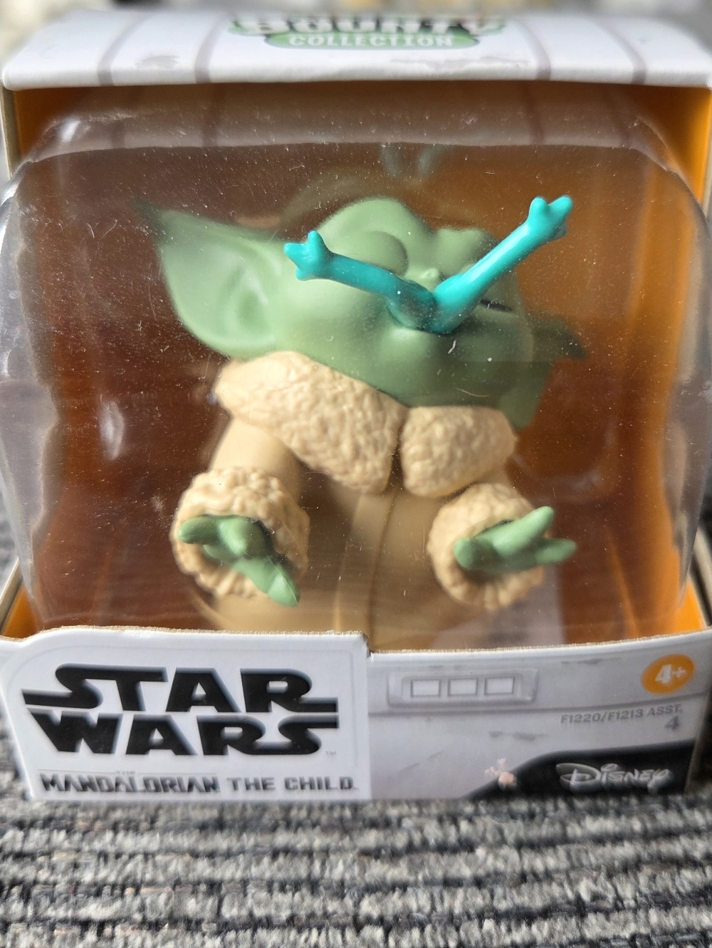 Star Wars The Child (Grogu) Collectible Figure